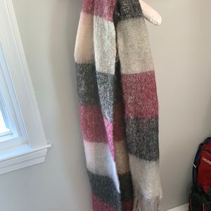 Women’s scarf